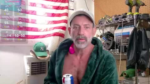 Snapshot of badnightwolf chatting on 10-28-25, 03:58 Silver online show from 10-28-25, 03:58