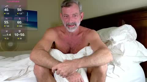 Snapshot of badnightwolf chatting on 11-18-25, 01:55 Silver online show from 11-18-25, 01:55