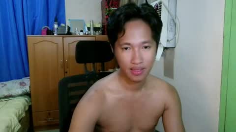 Snapshot of baggage00 chatting on 06-21-26, 11:24 baggage00 online show from 06-21-26, 11:24