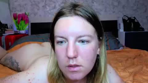 Snapshot of baiambel_mi chatting on 07-08-26, 03:38 holly online show from 07-08-26, 03:38