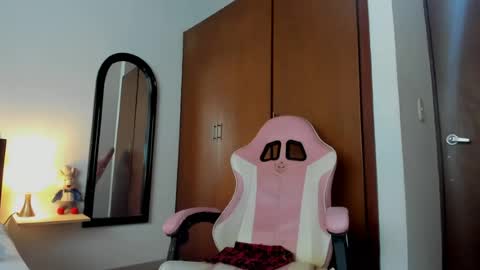 Snapshot of bailarina_atrevida chatting on 06-22-26, 02:36 sandra online show from 06-22-26, 02:36