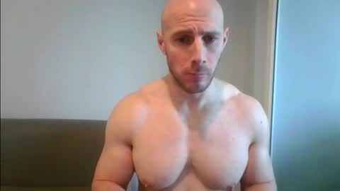 Snapshot of baldyboyy chatting on 02-06-25, 07:35 baldyboyy online show from 02-06-25, 07:35