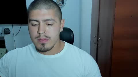 Snapshot of baltazardupont chatting on 08-05-26, 03:42 Andres - online show from 08-05-26, 03:42