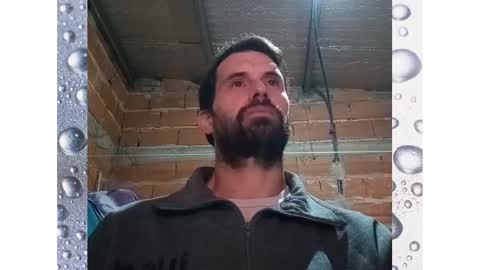 Snapshot of banana_argen_15 chatting on 02-18-25, 01:21 Ezequiel online show from 02-18-25, 01:21