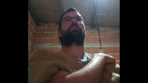 Snapshot of banana_argen_15 chatting on 10-15-25, 02:11 Ezequiel online show from 10-15-25, 02:11