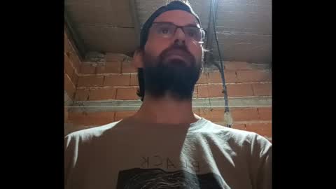 Snapshot of banana_argen_15 chatting on 10-17-25, 02:04 Ezequiel online show from 10-17-25, 02:04
