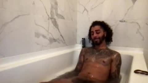 Snapshot of banananutzd chatting on 12-20-24, 06:40 trillion online show from 12-20-24, 06:40