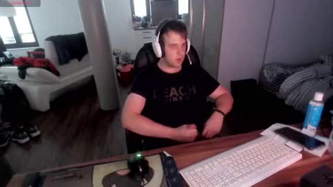 bananastickstrips online show from 05-18-26, 06:47