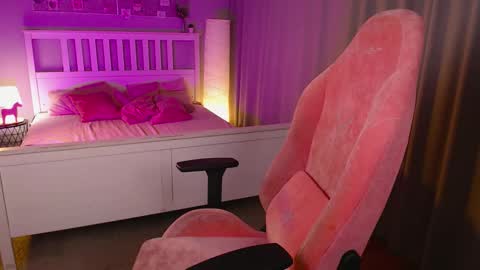 Snapshot of barbara_brylska chatting on 09-15-25, 02:17 Barb online show from 09-15-25, 02:17