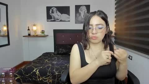 Snapshot of barbara_joness chatting on 10-17-25, 08:00 Barbara online show from 10-17-25, 08:00