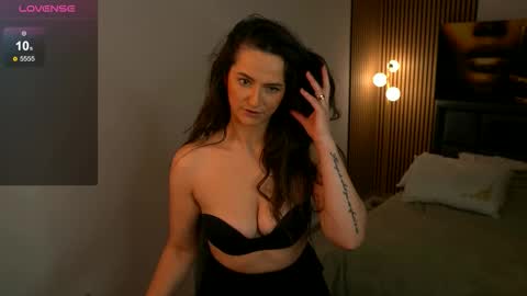 Snapshot of barbaraxoxox chatting on 12-02-25, 06:19 barbaraxoxox online show from 12-02-25, 06:19