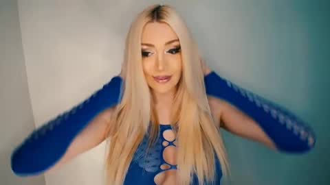 Snapshot of barbi_bentley chatting on 10-19-25, 07:42 Barbi Bentley online show from 10-19-25, 07:42