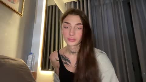 Snapshot of barbie_bi chatting on 12-13-24, 11:02 My name is Molly. Please say hello I like talking to you. If you have any wishes or obscene desires please use the tip menu online show from 12-13-24, 11:02