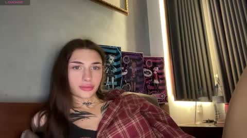 Snapshot of barbie_bi chatting on 12-27-24, 11:17 My name is Molly. Please say hello I like talking to you. If you have any wishes or obscene desires please use the tip menu online show from 12-27-24, 11:17