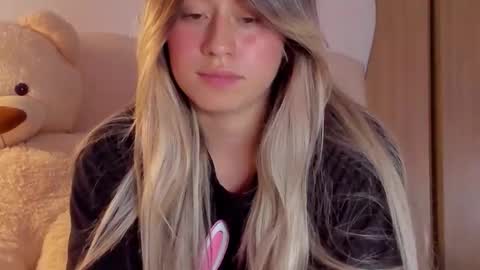Barbie Blonde online show from 10-21-25, 01:39