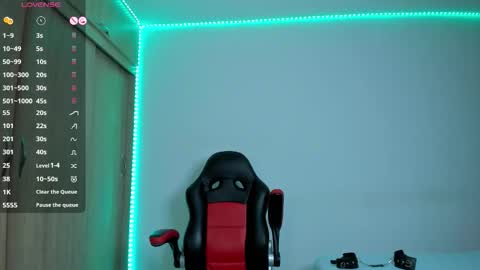 Snapshot of barbie_ebony_ chatting on 11-06-25, 04:57 Nicolle online show from 11-06-25, 04:57