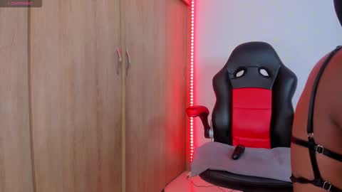 Snapshot of barbie_ebony_ chatting on 11-10-25, 04:00 Nicolle online show from 11-10-25, 04:00