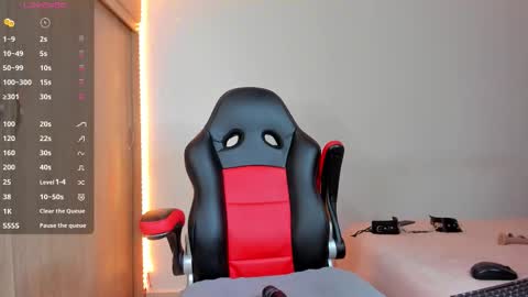 Snapshot of barbie_ebony_ chatting on 11-14-25, 05:50 Nicolle online show from 11-14-25, 05:50