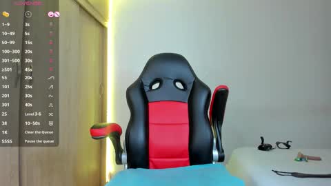 Snapshot of barbie_ebony_ chatting on 12-22-25, 05:04 Nicolle online show from 12-22-25, 05:04