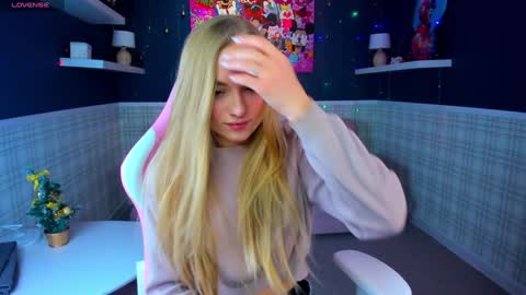 Snapshot of barbie_lis chatting on 12-24-24, 12:00 LisGTM2 Mon-Thu Sat 0100am-0700am online show from 12-24-24, 12:00