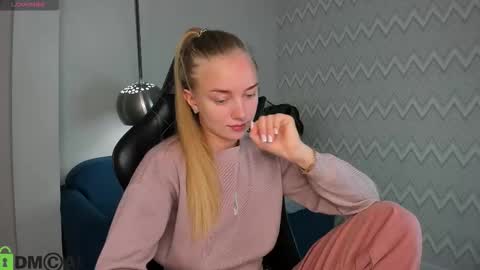 Snapshot of barbie_lis chatting on 09-11-25, 12:33 LisGTM2 Mon-Thu Sat 0100am-0700am online show from 09-11-25, 12:33