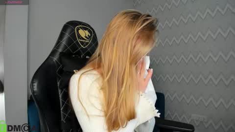 Snapshot of barbie_lis chatting on 10-20-25, 12:44 LisGTM2 Mon-Thu Sat 0100am-0700am online show from 10-20-25, 12:44