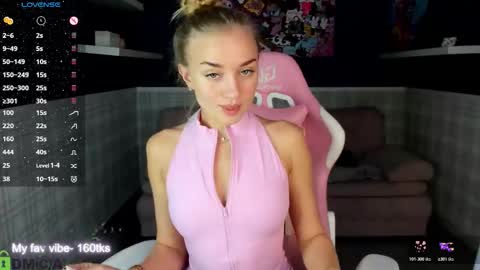 Snapshot of barbie_lis chatting on 11-12-25, 11:36 LisGTM2 Mon-Thu Sat 0100am-0700am online show from 11-12-25, 11:36