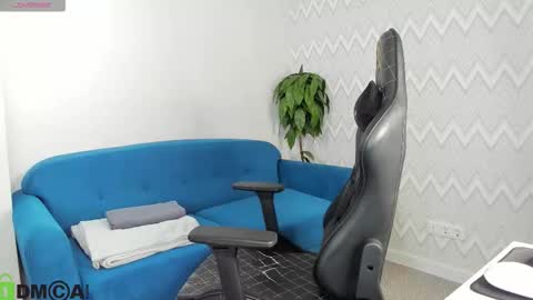 Snapshot of barbie_lis chatting on 11-26-25, 01:06 LisGTM2 Mon-Thu Sat 0100am-0700am online show from 11-26-25, 01:06