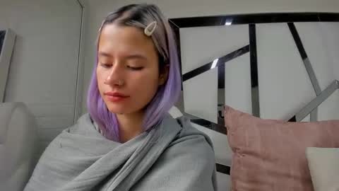 Barbie online show from 09-18-25, 01:02