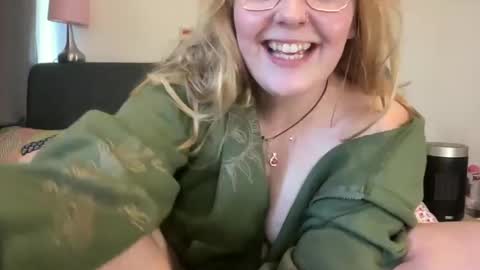 Snapshot of barbiegirl966 chatting on 01-30-25, 10:19 barbiegirl966 online show from 01-30-25, 10:19