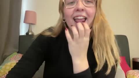 Snapshot of barbiegirl966 chatting on 02-01-25, 09:43 barbiegirl966 online show from 02-01-25, 09:43