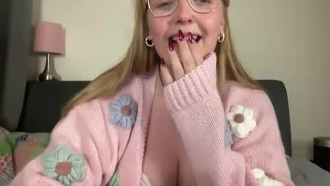 Snapshot of barbiegirl966 chatting on 02-07-25, 09:26 barbiegirl966 online show from 02-07-25, 09:26