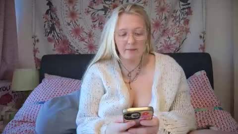 Snapshot of barbiegirl966 chatting on 09-11-25, 08:47 barbiegirl966 online show from 09-11-25, 08:47