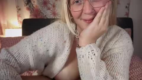 Snapshot of barbiegirl966 chatting on 09-11-25, 08:53 barbiegirl966 online show from 09-11-25, 08:53