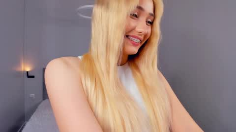 Mia online show from 05-10-26, 03:39