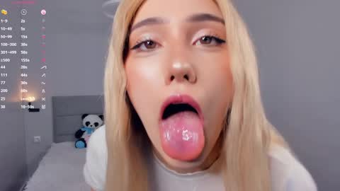 Mia online show from 05-19-26, 05:30