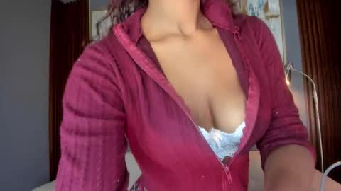 Snapshot of barbra_smith chatting on 01-31-26, 07:45 Luna online show from 01-31-26, 07:45