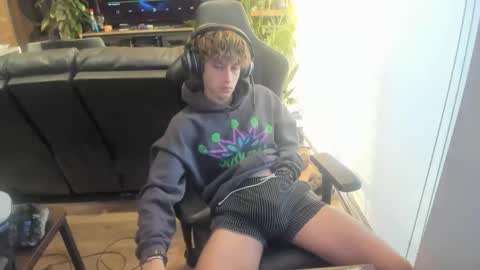 Snapshot of bashful4200 chatting on 02-01-26, 11:36 ryan online show from 02-01-26, 11:36