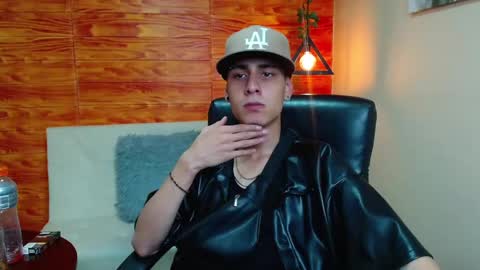 Snapshot of bastiaan_28 chatting on 12-24-24, 02:32 Bastian online show from 12-24-24, 02:32