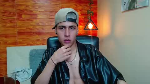 Snapshot of bastiaan_28 chatting on 12-25-24, 02:57 Bastian online show from 12-25-24, 02:57