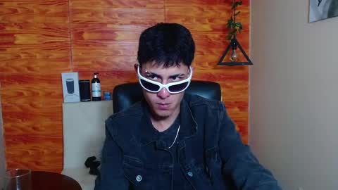 Snapshot of bastiaan_28 chatting on 02-06-25, 03:59 Bastian online show from 02-06-25, 03:59