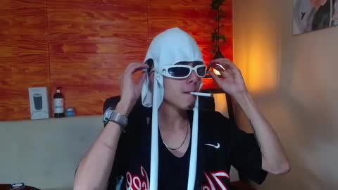 Snapshot of bastiaan_28 chatting on 02-12-25, 03:18 Bastian online show from 02-12-25, 03:18