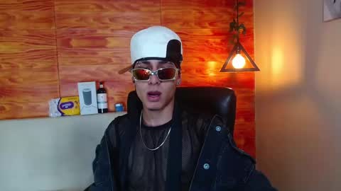 Snapshot of bastiaan_28 chatting on 02-14-25, 02:28 Bastian online show from 02-14-25, 02:28