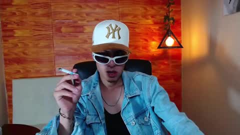 Snapshot of bastiaan_28 chatting on 02-19-25, 06:11 Bastian online show from 02-19-25, 06:11