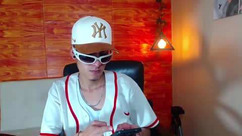 Snapshot of bastiaan_28 chatting on 02-20-25, 02:40 Bastian online show from 02-20-25, 02:40