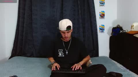 Snapshot of bastiaan_28 chatting on 11-06-25, 03:51 Bastian online show from 11-06-25, 03:51