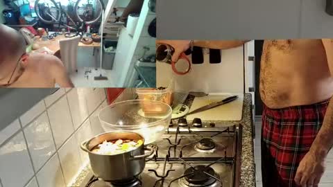 Snapshot of bazzz_8 chatting on 04-09-26, 04:12 bazzz_8 online show from 04-09-26, 04:12