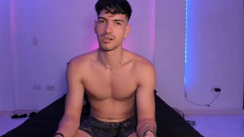 Snapshot of bbbeachboy chatting on 12-02-24, 10:12 Valentino online show from 12-02-24, 10:12