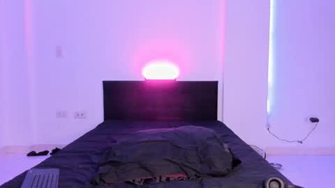 Snapshot of bbbeachboy chatting on 12-03-24, 01:19 Valentino online show from 12-03-24, 01:19