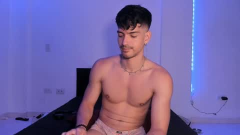 Snapshot of bbbeachboy chatting on 12-03-24, 09:34 Valentino online show from 12-03-24, 09:34